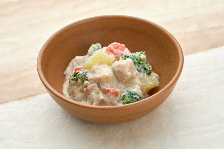 鶏肉とブロッコリーのホワイトソース煮