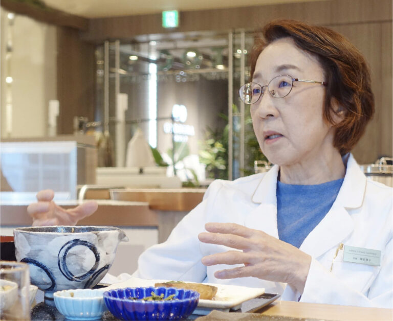 【専門医が徹底レビュー！】食事から始める 「脳活」習慣。施設給食に取り入れたい認知 機能をサポートする食事とは？